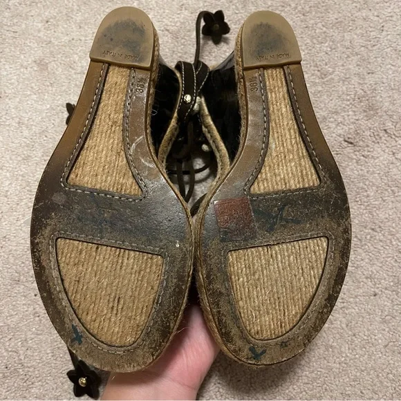 Authentic LV sandals Size 36.5 - Picture 5 of 9